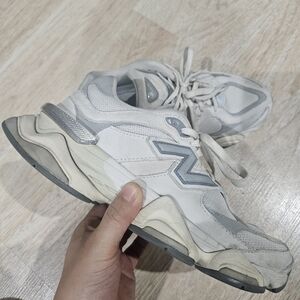 New Balance 9060 Womens 8.5/Mens 7.5